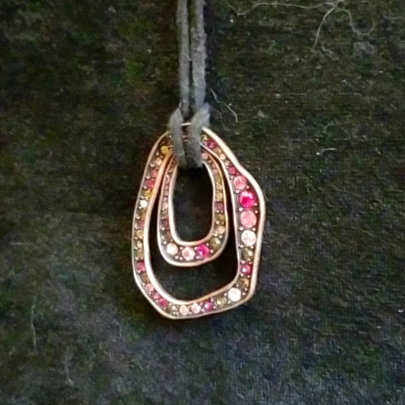 Jewelry - FREE WITH JEWELRY PURCHASE crystal pink necklace